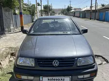 Volkswagen Vento, 1993