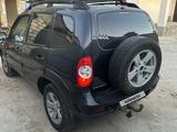 Chevrolet Niva 2015 годаfor3 500 000 тг. в Атырау – фото 2