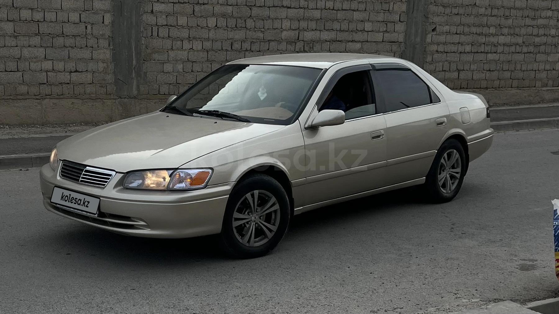 Toyota Camry 2001 г.