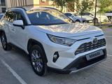 Toyota RAV4 2020 года за 14 800 000 тг. в Атырау – фото 2