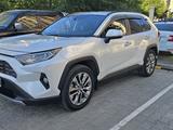 Toyota RAV4 2020 года за 14 800 000 тг. в Атырау