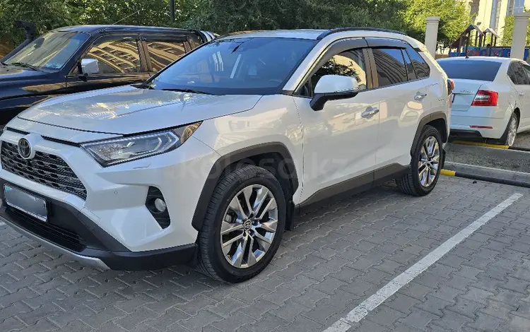 Toyota RAV4 2020 года за 13 999 999 тг. в Атырау