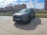 Toyota RAV4 2022 года за 17 200 000 тг. в Уральск – фото 2