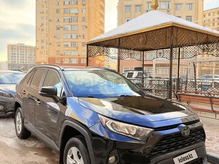 Toyota RAV4 2019 года за 12 000 000 тг. в Актау – фото 3