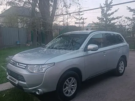 Mitsubishi Outlander 2014 года за 7 400 000 тг. в Алматы – фото 2