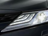 Стекло фары левое Toyota Camry V70 2017-2021 за 35 000 тг. в Алматы