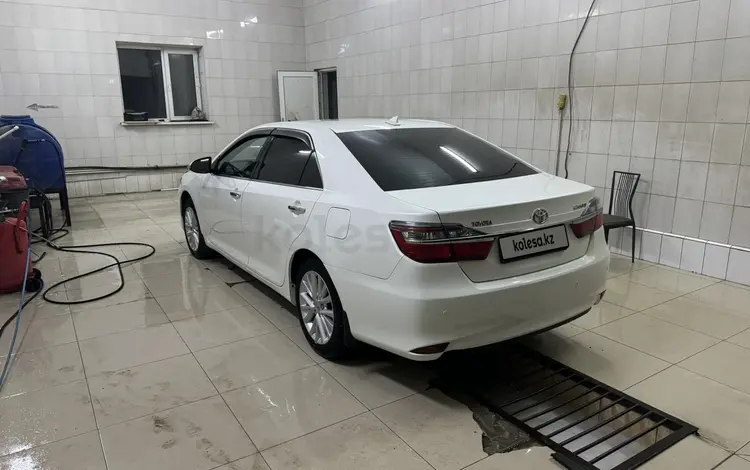 Toyota Camry 2015 годаfor11 200 000 тг. в Атырау