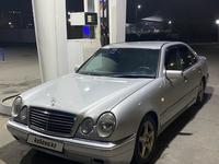 Mercedes-Benz E 200 1997 годаүшін1 800 000 тг. в Петропавловск