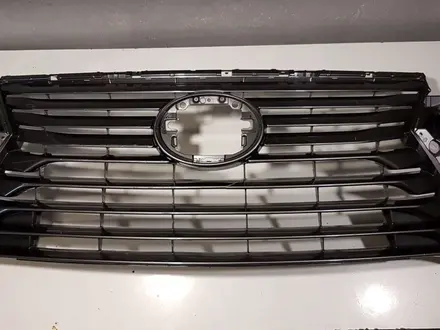Решетка радиатора верхняя часть Lexus Rx в бампер за 75 000 тг. в Алматы – фото 2