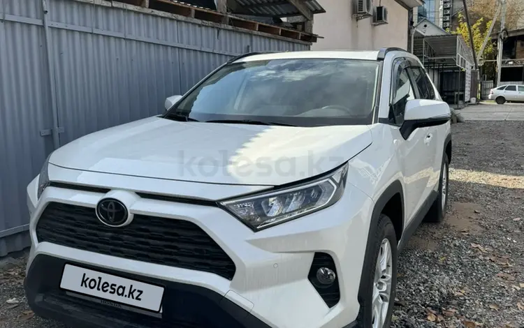 Toyota RAV4 2020 года за 15 000 000 тг. в Алматы