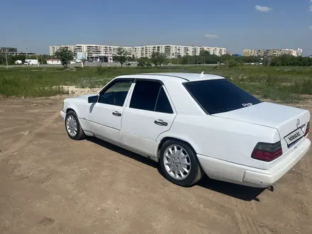 Mercedes-Benz E 220 1994 года за 1 800 000 тг. в Караганда – фото 10