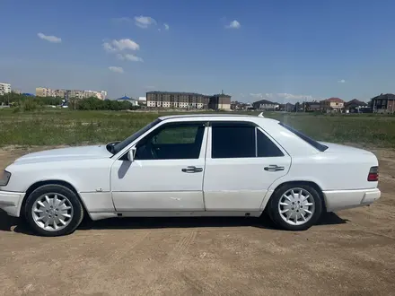 Mercedes-Benz E 220 1994 года за 1 800 000 тг. в Караганда – фото 7