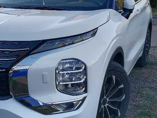 Mitsubishi Outlander, 2023