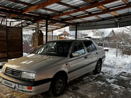Volkswagen Vento 1993 года за 1 600 000 тг. в Алматы