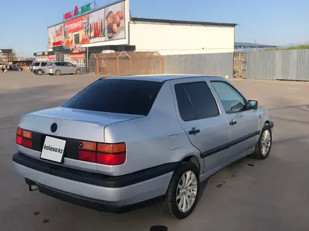 Volkswagen Vento 1993 года за 1 600 000 тг. в Алматы – фото 5