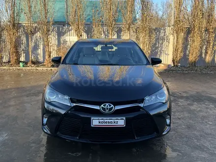 Toyota Camry 2015 года за 6 800 000 тг. в Актобе – фото 2