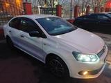 Volkswagen Polo 2015 года за 4 500 000 тг. в Петропавловск – фото 2