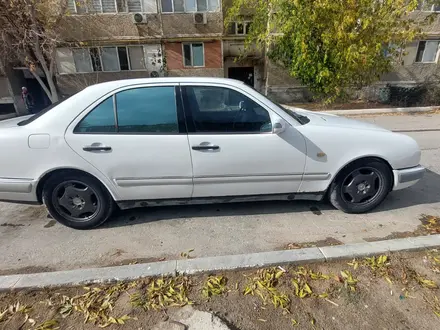 Mercedes-Benz E 240 1998 года за 2 300 000 тг. в Шымкент – фото 5