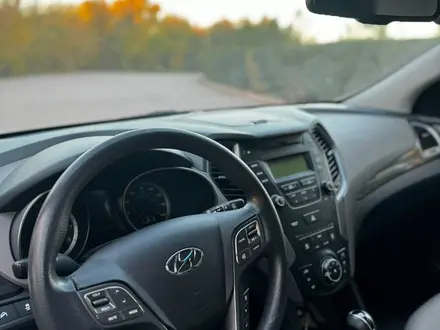 Hyundai Santa Fe 2015 года за 5 700 000 тг. в Уральск – фото 4