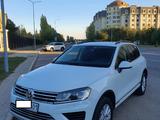 Volkswagen Touareg 2015 года за 16 000 000 тг. в Астана – фото 2