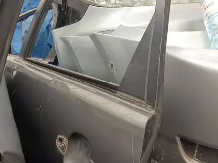 Двери Тойота матрикс за 3 000 тг. в Алматы