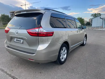 Toyota Sienna 2015 года за 9 000 000 тг. в Атырау – фото 25