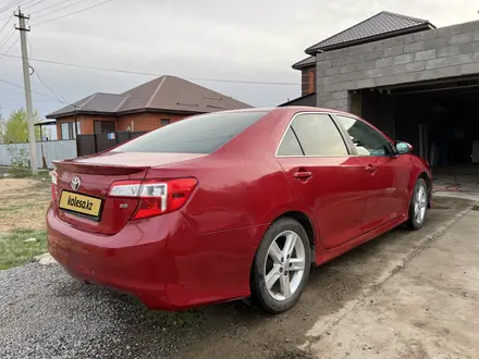 Toyota Camry 2014 года за 7 000 000 тг. в Актобе – фото 3