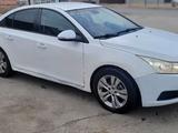 Chevrolet Cruze 2014 года за 2 100 000 тг. в Атырау – фото 2