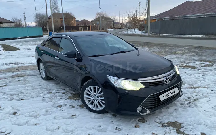 Toyota Camry 2015 года за 12 500 000 тг. в Атырау