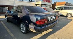 Mercedes-Benz E 200 1997 года за 2 650 000 тг. в Астана – фото 4