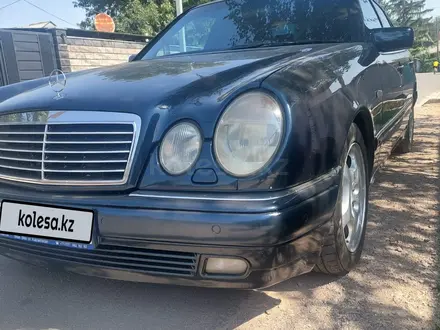 Mercedes-Benz E 280 1998 года за 3 650 000 тг. в Алматы – фото 2