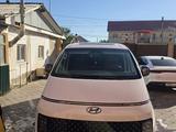 Hyundai Staria 2023 года за 21 990 000 тг. в Атырау – фото 3