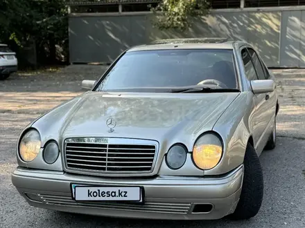 Mercedes-Benz E 230 1996 года за 2 100 000 тг. в Алматы – фото 2