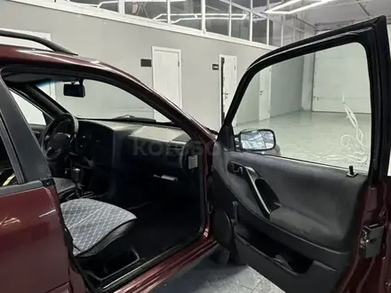 Volkswagen Passat 1994 года за 1 850 000 тг. в Семей – фото 15