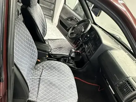 Volkswagen Passat 1994 года за 1 850 000 тг. в Семей – фото 16