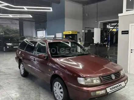 Volkswagen Passat 1994 года за 1 850 000 тг. в Семей