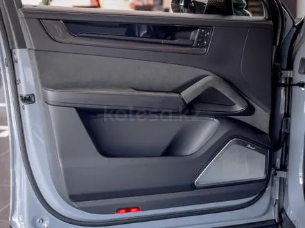 Porsche Cayenne Coupe Turbo GT 2025 года за 183 300 000 тг. в Алматы – фото 26