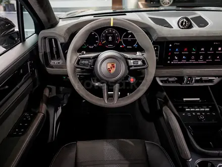 Porsche Cayenne Coupe Turbo GT 2025 года за 183 300 000 тг. в Алматы – фото 31