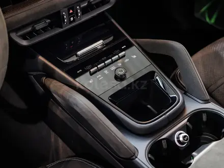 Porsche Cayenne Coupe Turbo GT 2025 года за 183 300 000 тг. в Алматы – фото 32