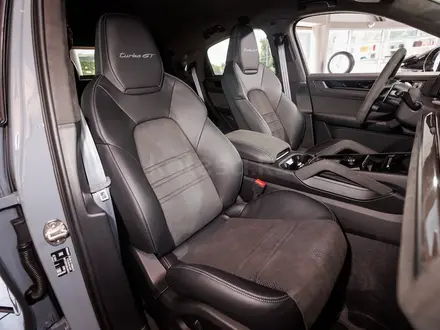 Porsche Cayenne Coupe Turbo GT 2025 года за 183 300 000 тг. в Алматы – фото 45
