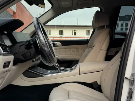 BMW X7 XDrive 40i 2023 года за 39 000 000 тг. в Алматы – фото 20