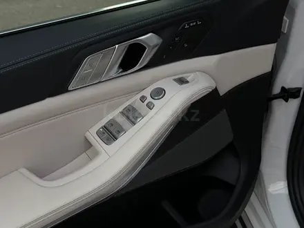 BMW X7 XDrive 40i 2023 года за 39 000 000 тг. в Алматы – фото 28