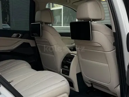 BMW X7 XDrive 40i 2023 года за 39 000 000 тг. в Алматы – фото 23