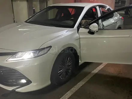 Toyota Camry 2021 года за 14 000 000 тг. в Алматы – фото 3