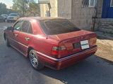 Mercedes-Benz C 180 1994 года за 1 000 000 тг. в Караганда – фото 2