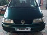 Volkswagen Sharan 1999 года за 1 400 000 тг. в Алматы