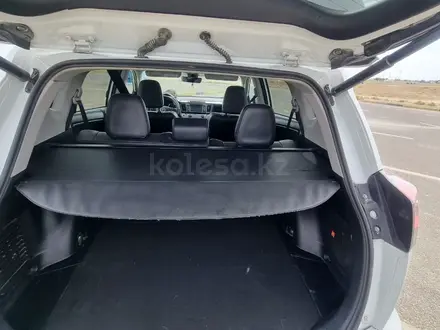 Toyota RAV4 2016 года за 10 330 000 тг. в Актау – фото 3