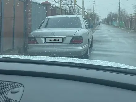 Mercedes-Benz E 280 1993 года за 2 900 000 тг. в Алматы – фото 24