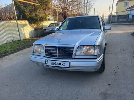 Mercedes-Benz E 280 1993 года за 2 900 000 тг. в Алматы – фото 3