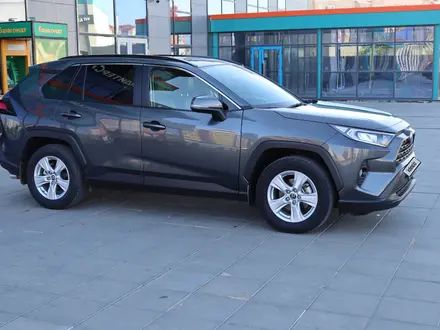 Toyota RAV4 2019 года за 14 000 000 тг. в Актобе – фото 16